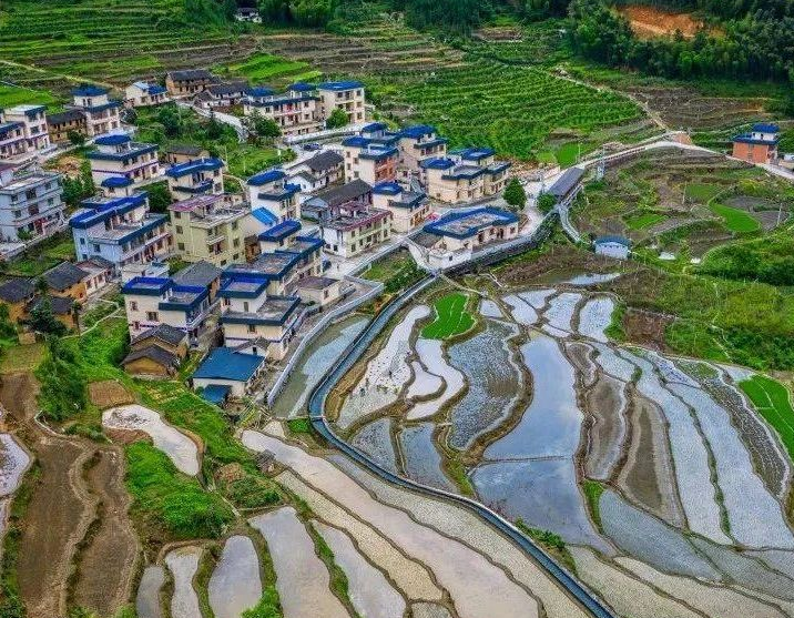 廣東省政府工作報告：以超常規(guī)力度推進農(nóng)村生活污水治理 力爭年底前治理率超75%