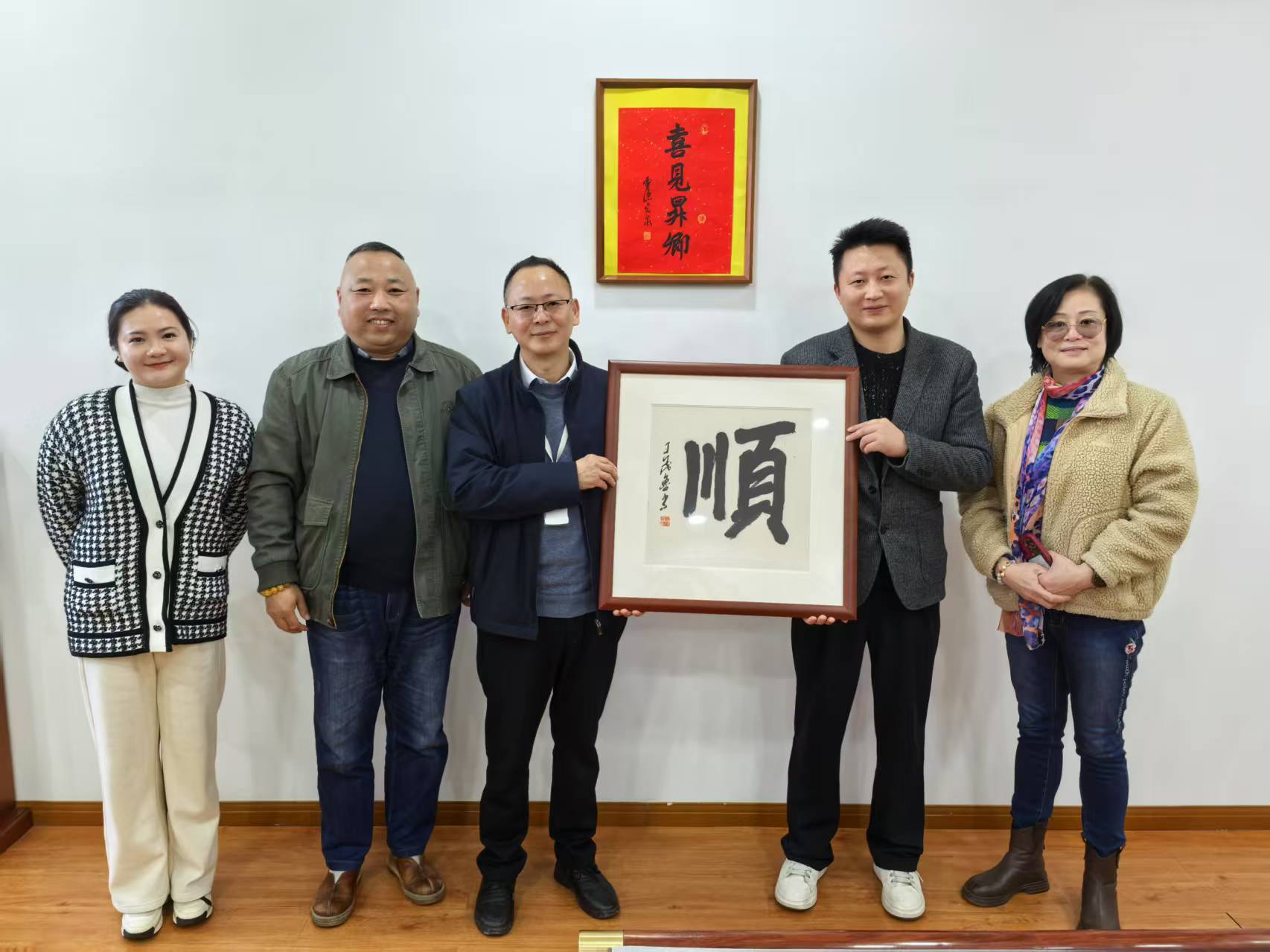 商達公用集團與龍?zhí)锕?、浙江濟寧商會共商合?>
                    </p>
                    <div   id=